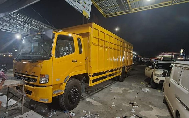 Harga Truk Ekspedisi Mitsubishi Fuso Fighter 6X4 HD Long Chasis